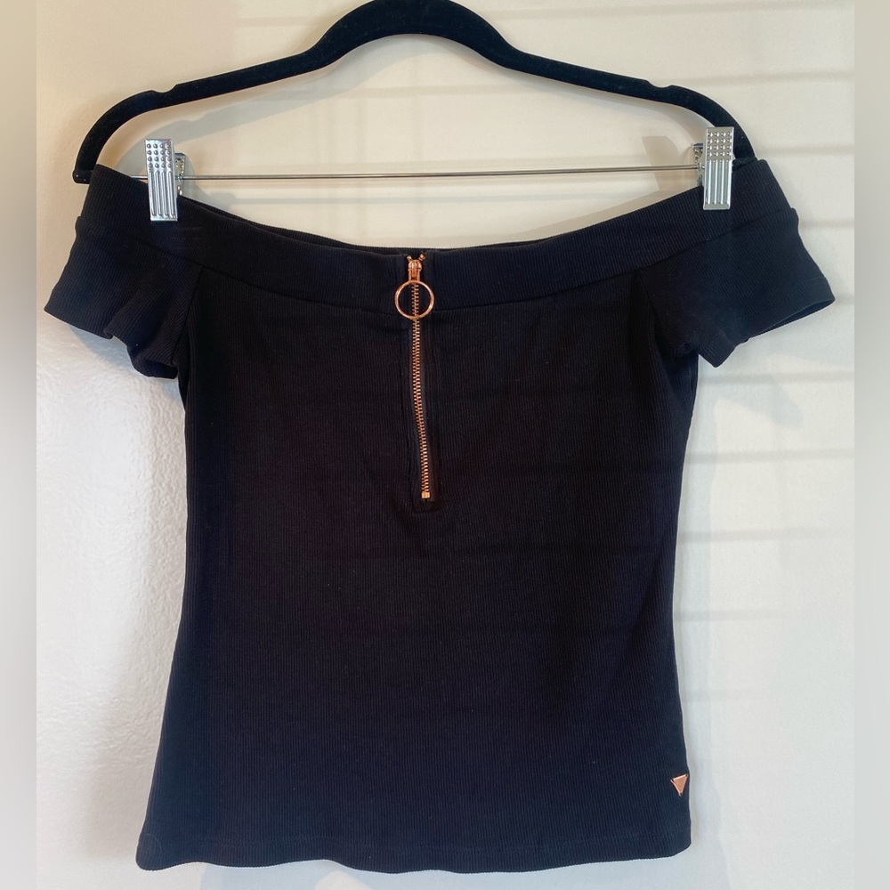 GUESS Off The Shoulder blouse